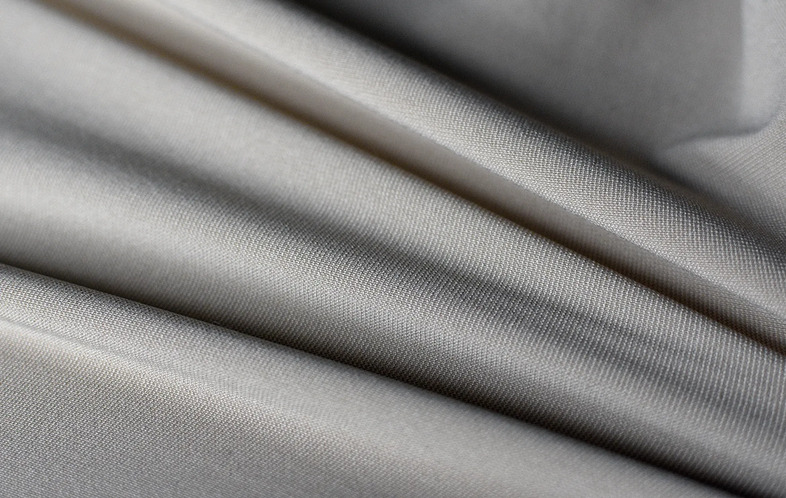Kelebihan Polyester: Kenapa Bahan Ini Tetap Dipakai Meski Sering Dikeluhkan?